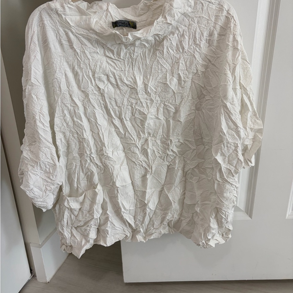 Chalet et Ceci Crinkled White Women's Tunic Top - Lightweight Textured Blouse